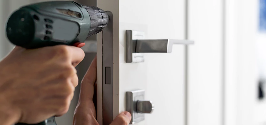 Locksmith For Lock Replacement Near Me in Commerce, CA