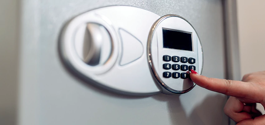 Jewelry Safe Cracking in Commerce, California