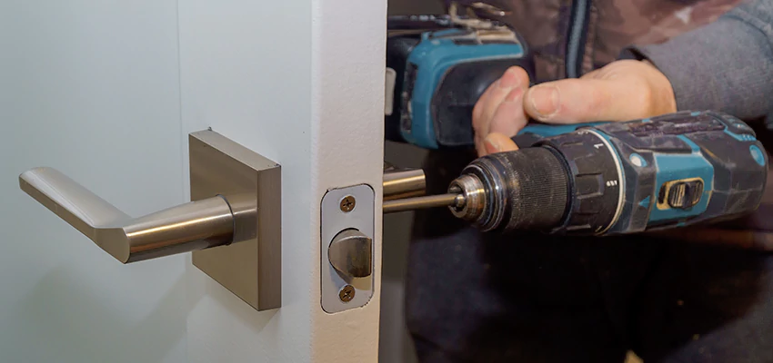 Broken Door Handle Lock Repair in Commerce, California